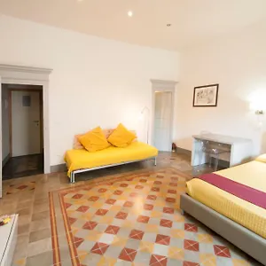 2* Pensión Santa Chiara - Il Milese